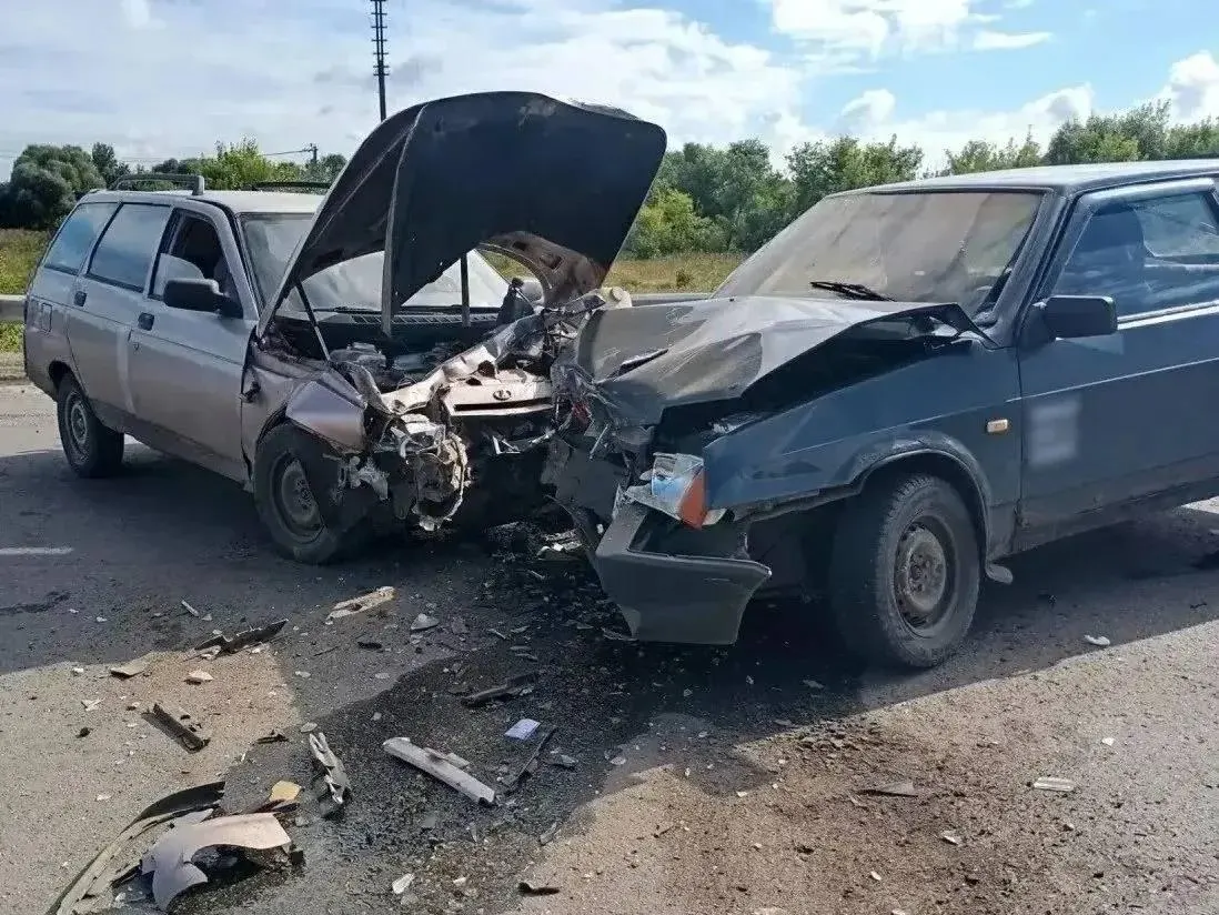 В Эртильском районе Воронежской области произошло ДТП с участием пенсионеров-водителей; есть пострадавшие.
