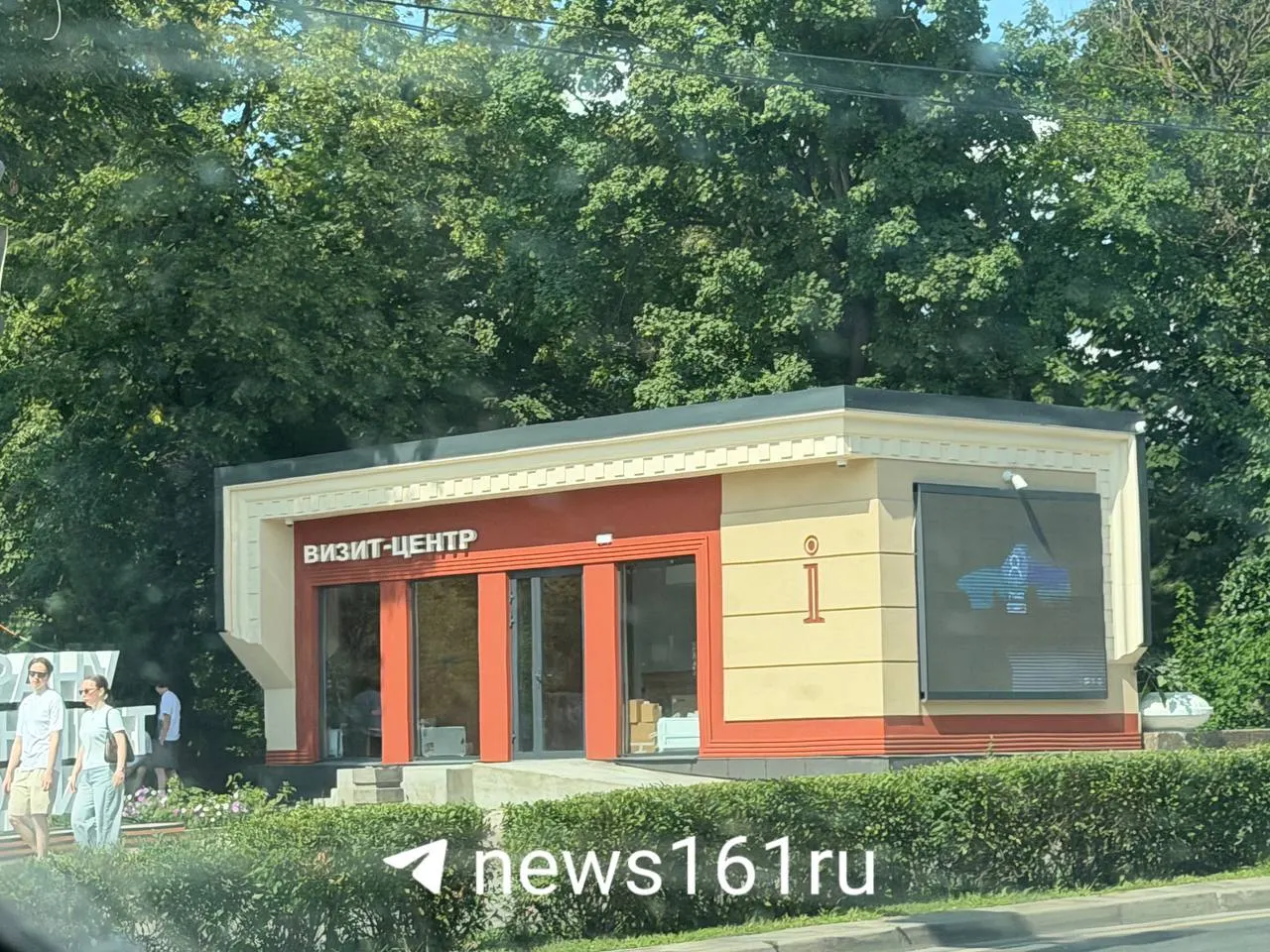 В центре Ростова-на-Дону открылся визит‑центр — туристическое информационное окно, где можно купить экскурсии, узнать о музеях и получить другую полезную информацию.