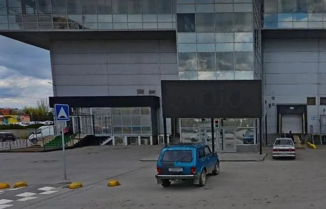 В здании ТРК «Парк Хаус» в Дзержинском районе ищут арендаторов для открытия ресторана; обсуждаются условия ремонта и распределение затрат между сторонами.