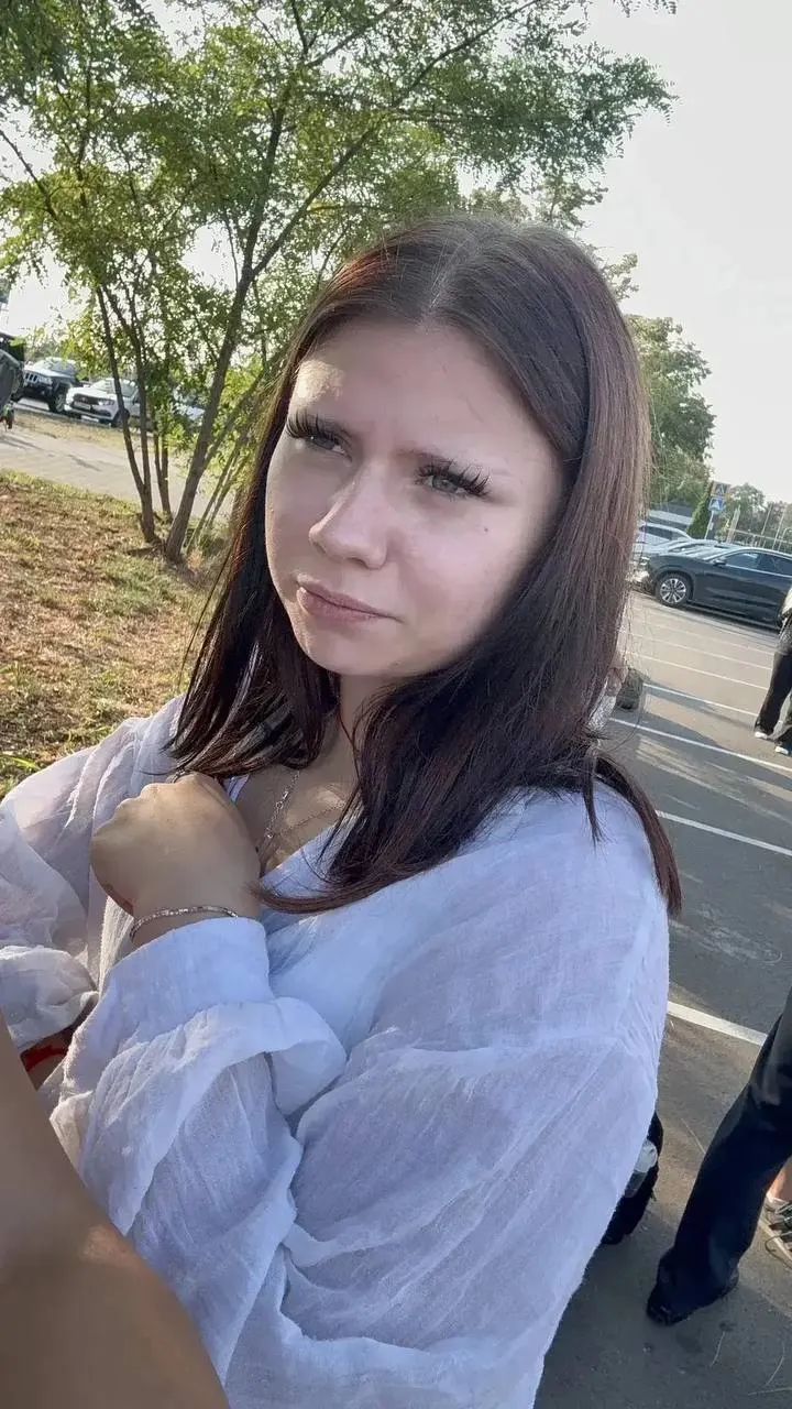 В Краснодаре пропала 14-летняя Александра Жогина. Полицейские просят откликнуться свидетелей и сообщить любую информацию.