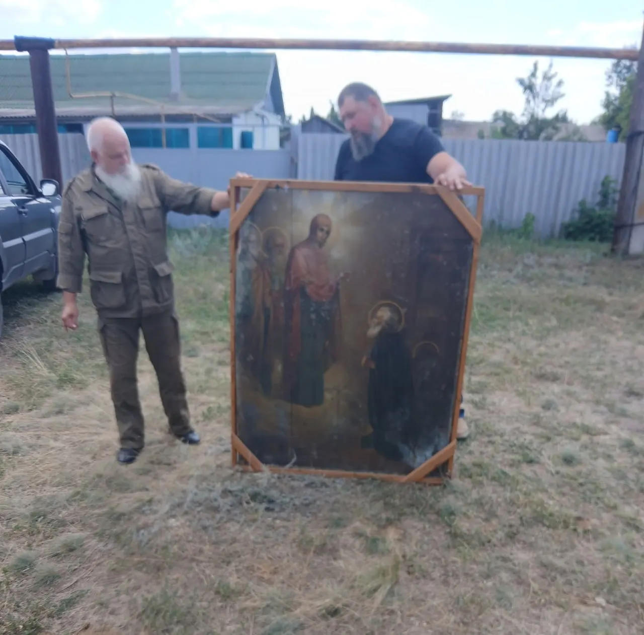 В станице Березовской Даниловского района найдена икона XIX века, спрятанная в печи во время сноса церкви. История её спасения и передачи в храм напоминает о культурном наследии района.