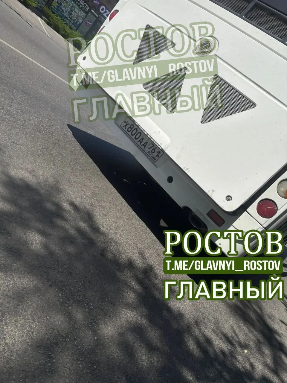 Пассажирка рассказала о конфликте с кондуктором: ей взяли двойную плату за проезд и не вернули сдачу; в ходе спора водитель остановил автобус и попытался высадить её силой.
