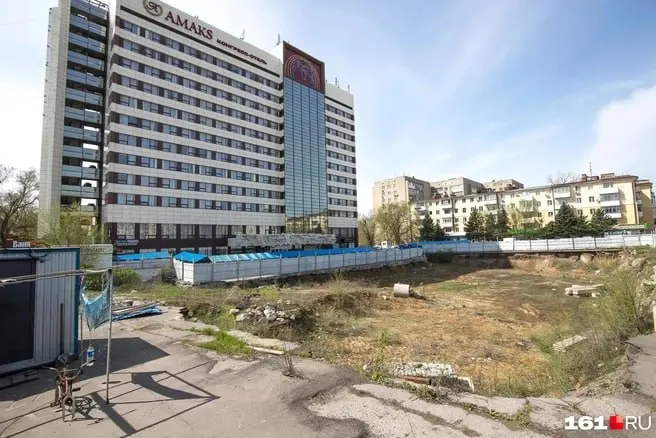 Фонтан у торгового центра в Ростове будет воссоздан по образцу 1975 года, однако выбранную горожанами концепцию не будут реализовывать. Её заменят проектом Ростовгражданпроекта; сейчас разрабатывают техническое задание для будущего фонтана.