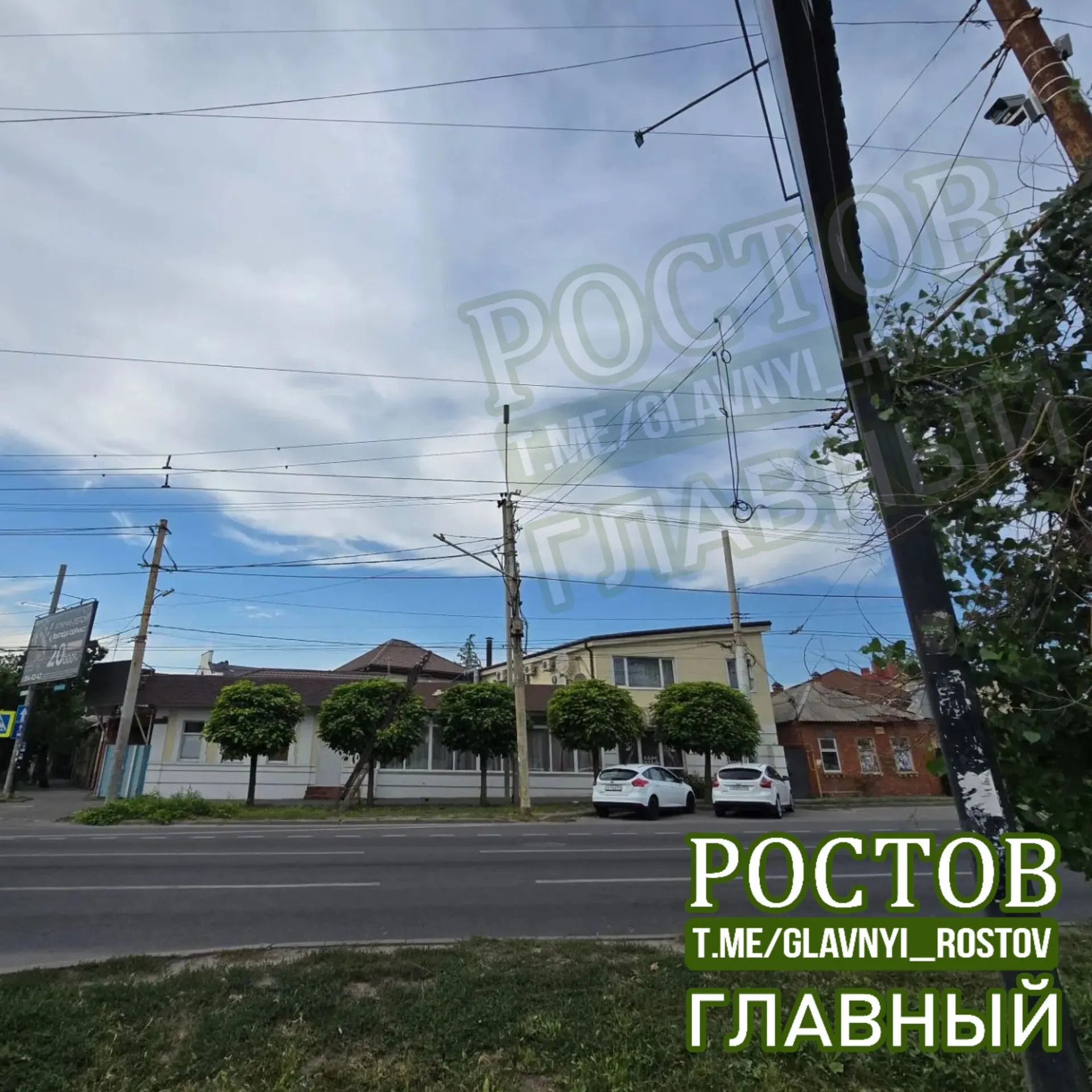 Новый мониторинг дорожного движения на перекрестке в Ростове-на-Дону направлен на повышение безопасности и снижение нарушений ПДД.