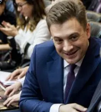Коммунист Георгий Камнев направил обращение министру промышленности с призывом снизить стоимость автомобилей АвтоВАЗа на внутреннем рынке после обнаружения, что LADA дешевле за границей.