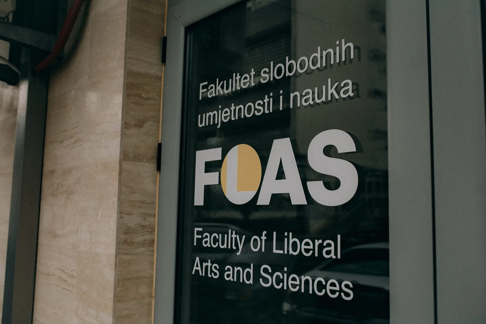Факультет свободных искусств и наук оказался в списке нежелательных организаций; обсуждаются последствия для сотрудников и студентов, а также реакция факультета.