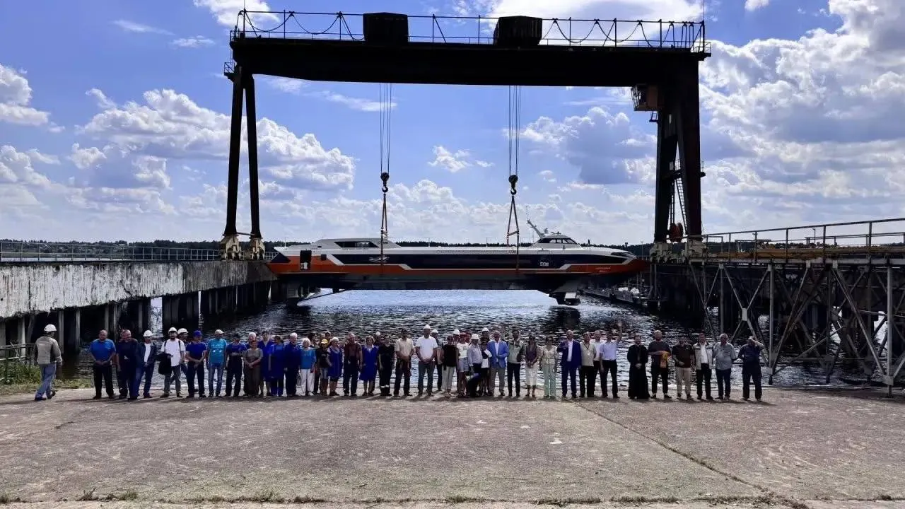 Скоростное судно на подводных крыльях «Метеор 120Р» спущено в Ростове-на-Дону; флоту присвоили имя «Андрей Байков».