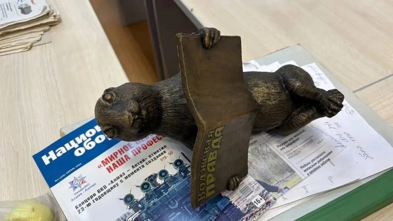 Памятная фигура суслика в Волжском повреждена: нижняя часть разрушена и крепёж сломан; реставрация фигуры планируется, расследование продолжается.