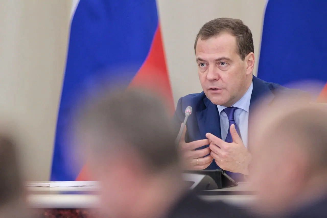По его словам, прекращение или приостановка СВО не прекратит конфронтацию, а вопросы воспитания общества останутся актуальными как внутри страны, так и за её пределами.