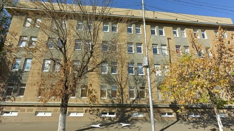 Обновление фасада здания консерватории на Радищева запланировано через закупку подрядчика. Бюджет контракта — до 6,1 млн руб, сроки выполнения пока не уточняются.
