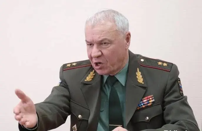 Депутат Госдумы Виктор Соболев заявил, что россияне, выезжающие за границу на фоне слухов о мобилизации, стране не нужны. Он добавил, что новой мобилизации не будет, а военкоматы якобы выполняют план по набору контрактников.