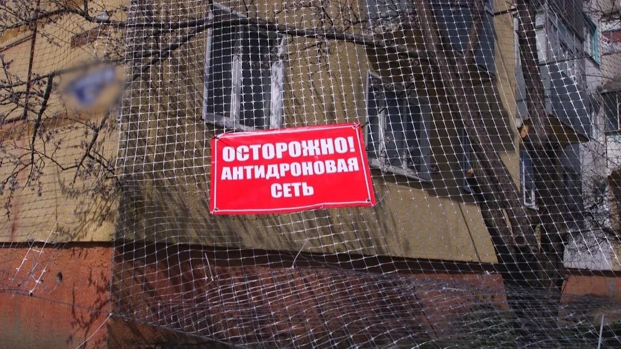 Минтранс предлагает поправки в классификацию дорожных работ: средства на строительство и ремонт можно направлять на защиту дорог от беспилотников; в регионе уже реализуют противодронные коридоры.