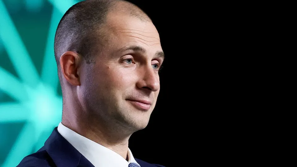 VK продолжает работать в минус уже седьмой год подряд; во втором квартале впервые за историю зафиксирована символическая прибыль за счёт продажи активов, однако полугодовой убыток остаётся значительным.