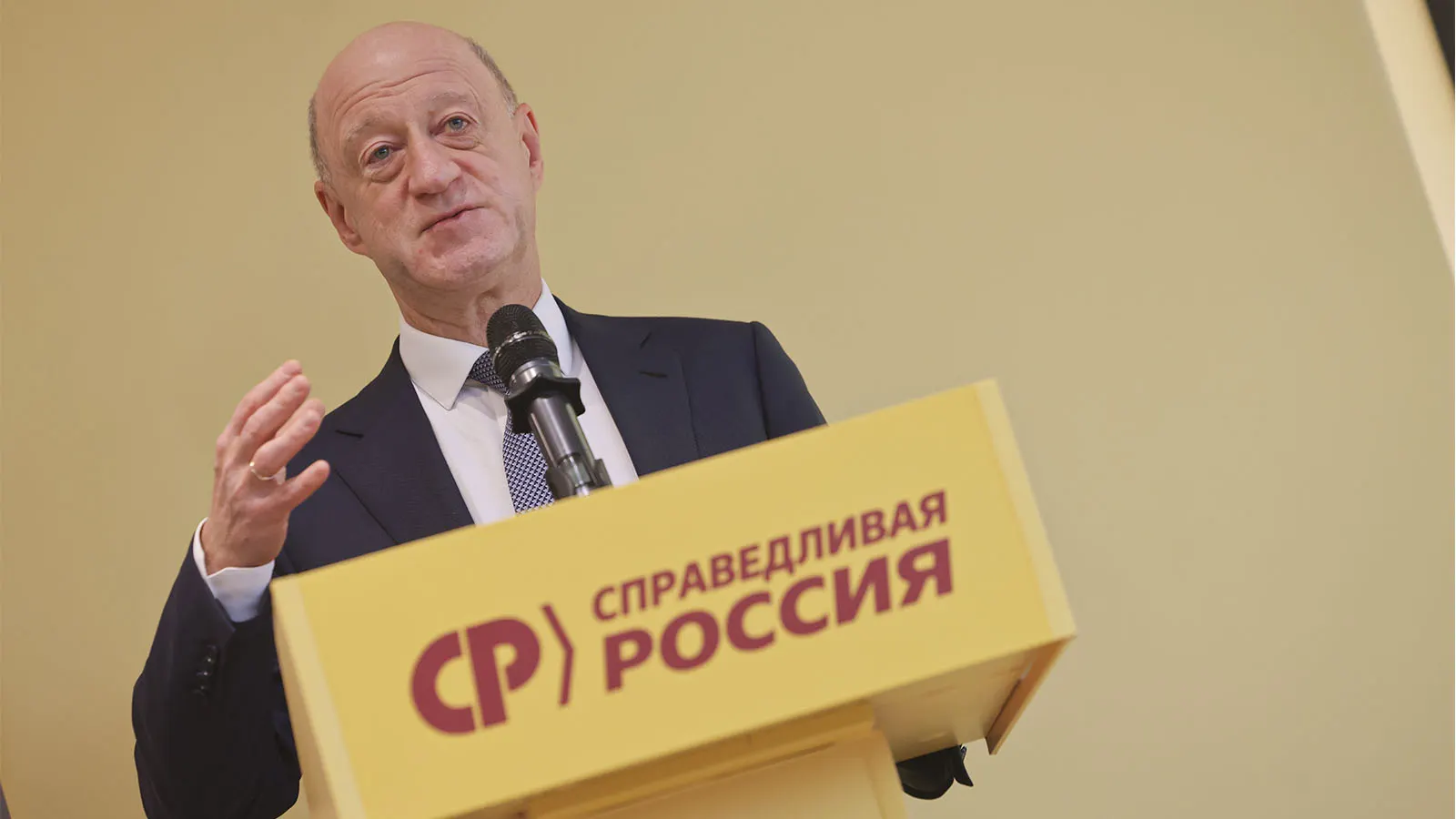 Вице-спикер Госдумы может стать новым лидером на фоне травмы Миронова; обсуждается возможный съезд и новые назначения.