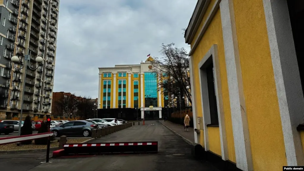 Южный окружной военный суд Ростова-на-Дону вынес приговор двум украинским военнопленным, служившим в батальоне «Азов», к 21 и 19 годам колонии строгого режима.