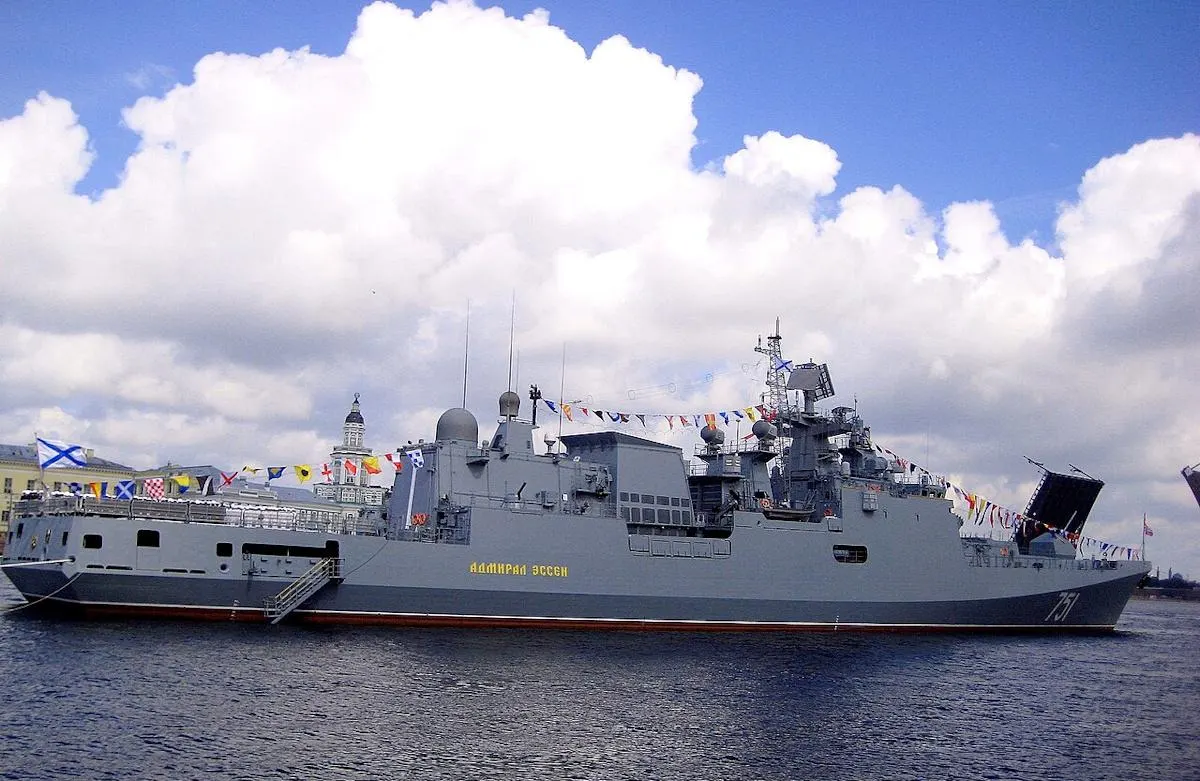Силы обороны Украины нанесли серию точечных ударов по инфраструктуре военно-морской базы в Новороссийске и по фрегату «Адмирал Эссен», что привело к возгоранию на палубной надстройке.