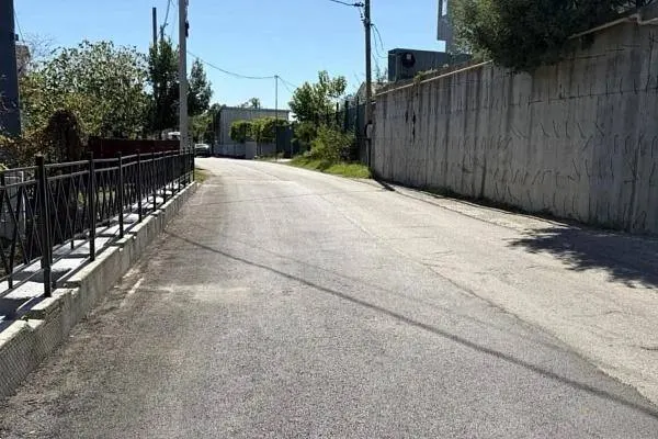 Пять участков дороги в Сочи ремонтируются после оползня; ещё один участок стал активным, из-за чего возвращение городских автобусов на улицу Православную остаётся под вопросом.