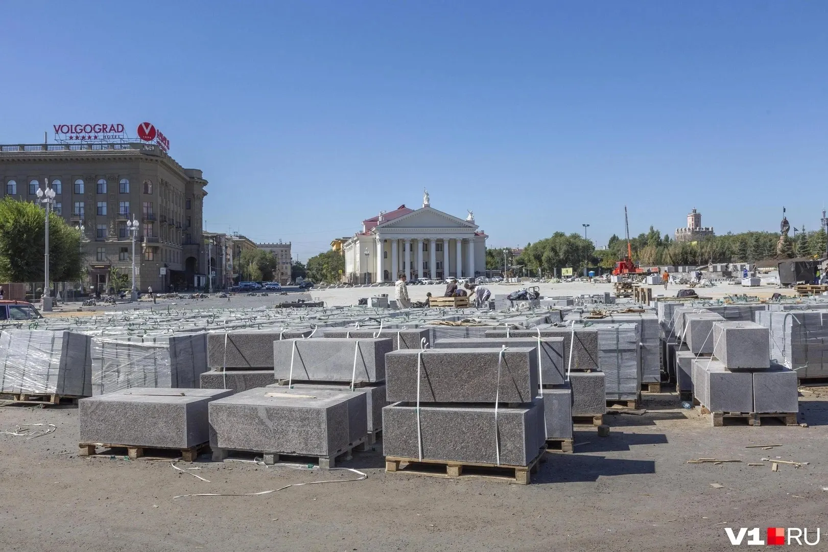 Сроки реконструкции площади Павших борцов во Волгограде сорвались; эксперты изучают контракты и масштабы расходов бюджета.