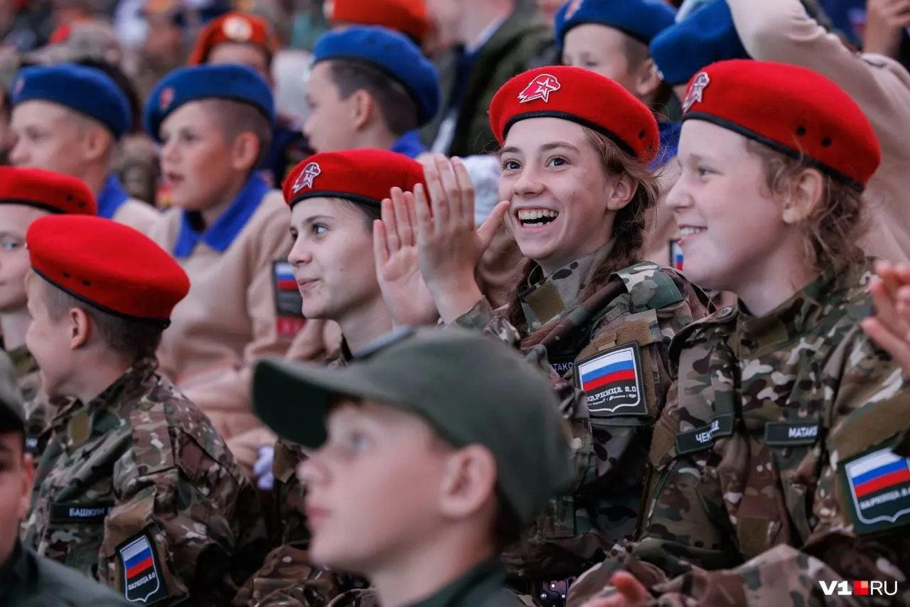 Военно-патриотическая игра завершилась торжественно: три призовых места достались лучшим командам в двух возрастных категориях.