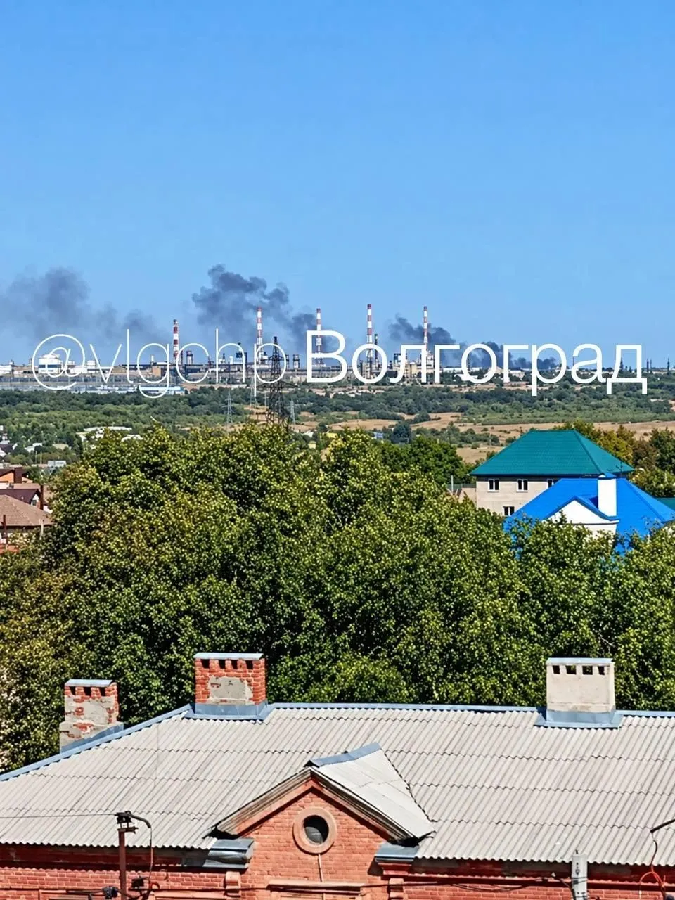Сегодня днем над Тракторозаводским районом Волгограда появился крупный столб дыма. По сообщениям очевидцев пожар локализован в районе СНТ «Дзержинец»; ведётся тушение.