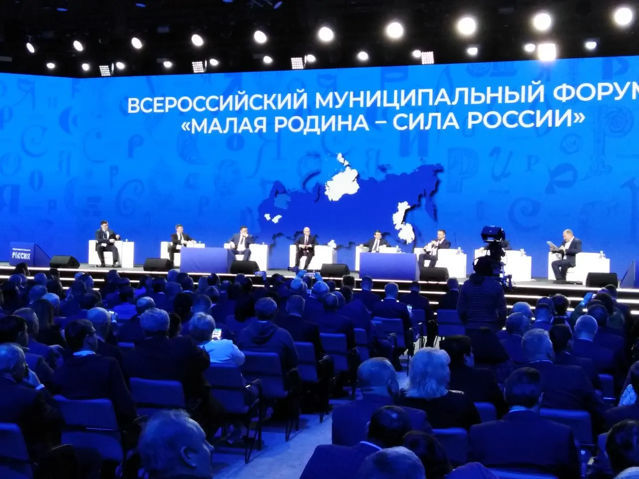 Указ закрепляет ежегодное проведение форума и церемонии награждения с назначением ответственных лиц за организацию.