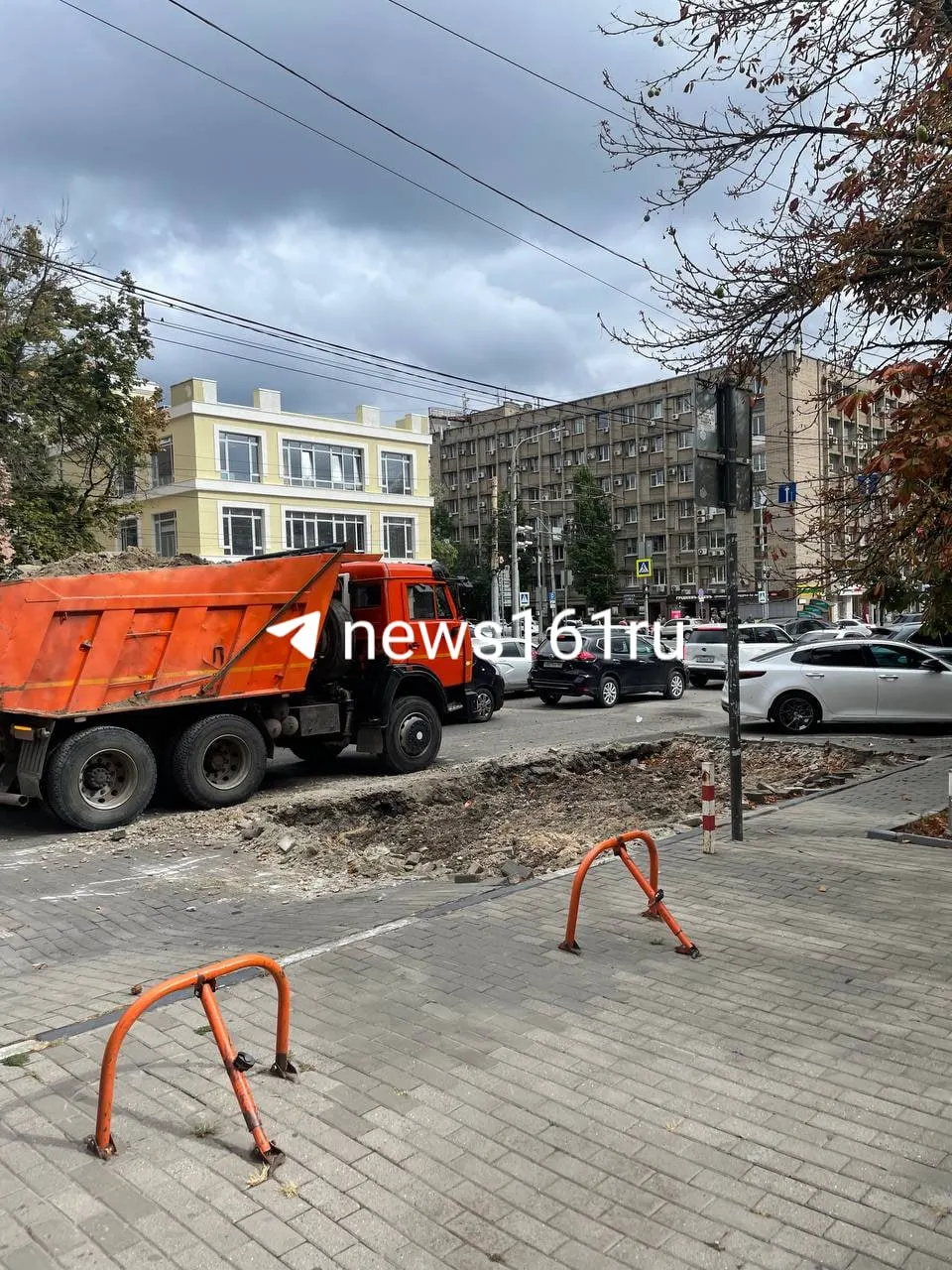 В Ростове-на-Дону расширяют пешеходные зоны на участке ремонта, что вызывает вопросы по парковке.