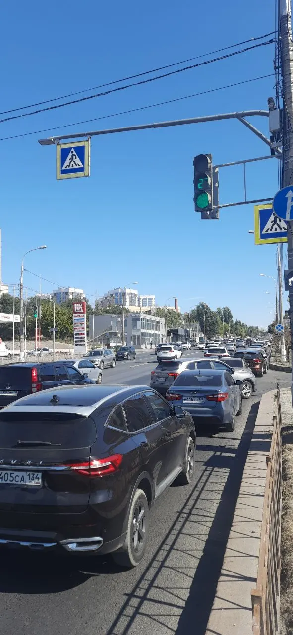 К утру в Волгограде сохраняются очереди на заправках. Расскажем, как обстоят дела и что известно на данный момент.