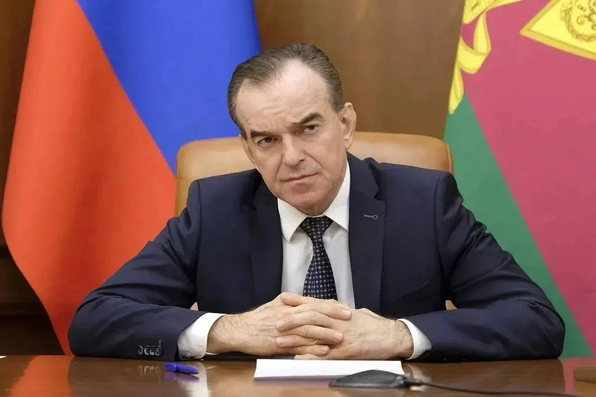Региональные власти объявили режим ЧС после атак беспилотников и сбоев портовой инфраструктуры, что парализовало экспорт и привело к падению цен на зерно.