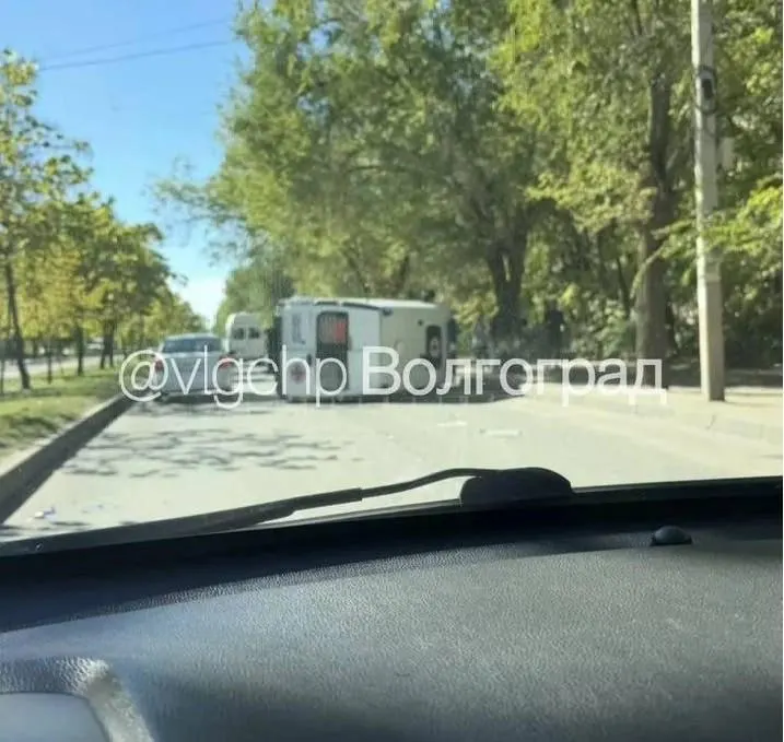 По предварительным данным, никто не пострадал. Авария произошла на проспекте Столетова возле корпуса технического университета.