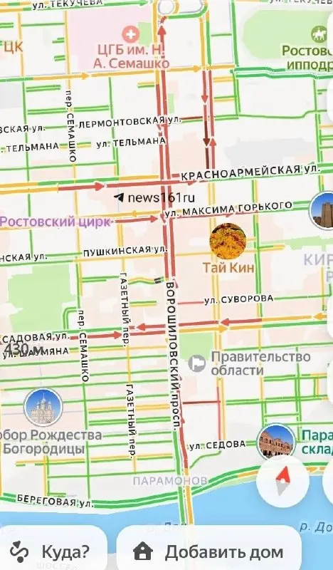 Утро в городе началось с заметного затора на одном из самых загруженных участков: пробка простирается от моста до ЦГБ.