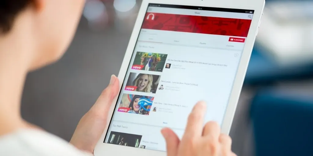 За первое полугодие 2026 года YouTube обеспечил почти весь рост видеопотребления в России, пока другие площадки показывают скромные результаты.