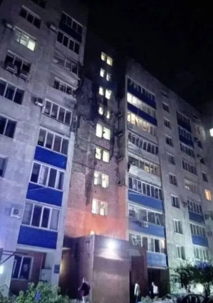 За ночь над регионами ликвидировали 516 БПЛА. Зафиксированы повреждения в порту Усть-Луга и в жилом доме в Новокуйбышевске; пострадавших по предварительным данным нет.