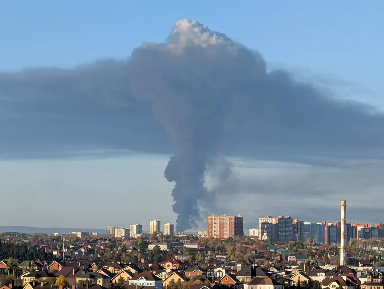 Дроны повредили объекты в Пермском крае, Ульяновской и Воронежской областях и Новошахтинске; зарегистрированы гибель и ранения. Зафиксированы сбитые беспилотники и повреждения инфраструктуры.