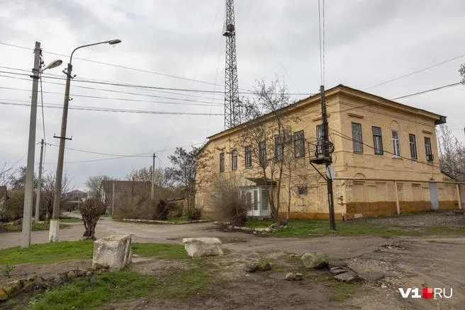 В Волгоградской области очередная попытка продать бывшее здание милиции завершилась без покупателя, несмотря на статус объекта культурного наследия.