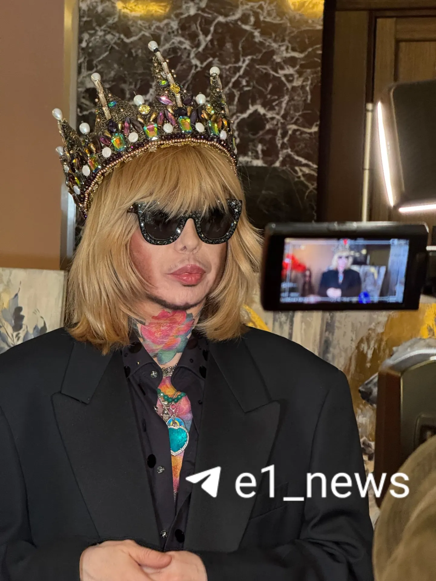 Всeроссийский фестиваль моды продемонстрировал отечественную индустрию: участие дизайнеров со всей страны, яркая сцена Сергея Зверева и поддержка российских производителей.