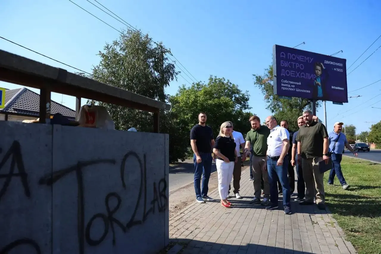 Городская администрация сообщает о переполненных контейнерных площадках и начале программы по созданию 200 новых площадок с отделами для крупногабаритного мусора до конца года.