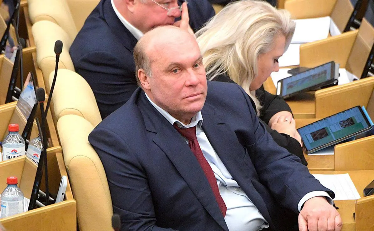 Депутат Андрей Колесник назвал сообщения о возможной мобилизации слухами и призвал граждан не поддаваться запугиванию.