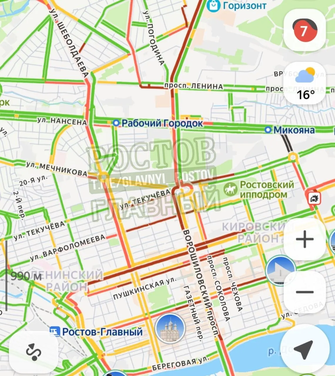 Движение в центре города затруднено из-за неисправных светофоров.