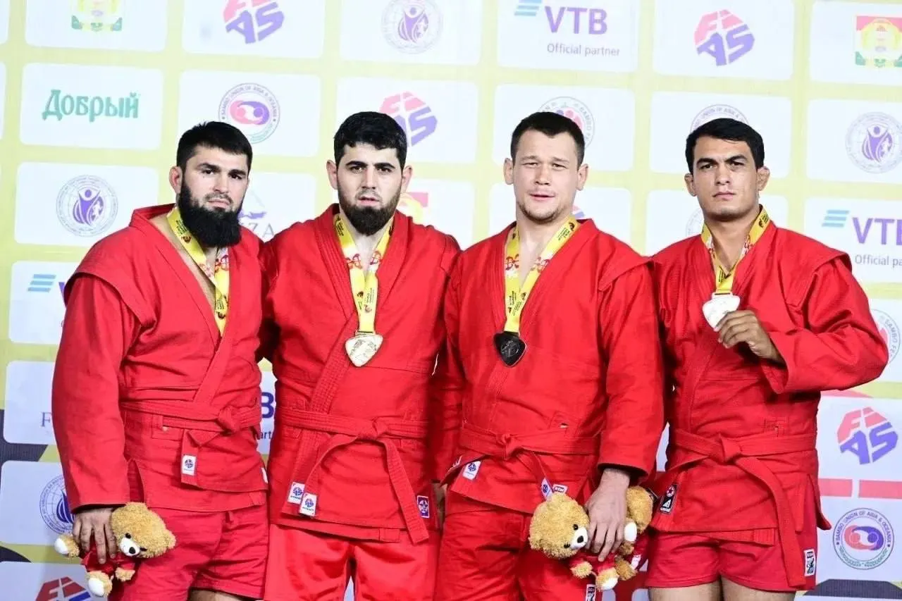 Кубанские спортсмены вошли в сборную России и выступили на Кубке мира по самбо в Душанбе; сборная заняла первое место в общем медальном зачете.