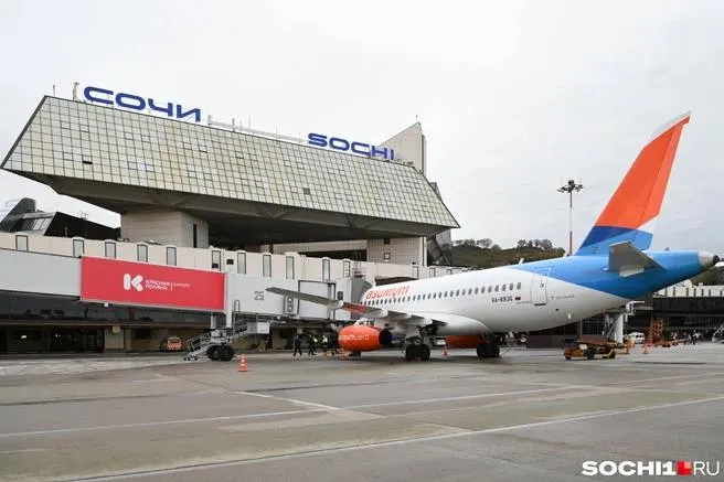 В аэропорту Сочи введены ограничения на прием и отправку рейсов для обеспечения безопасности полетов.