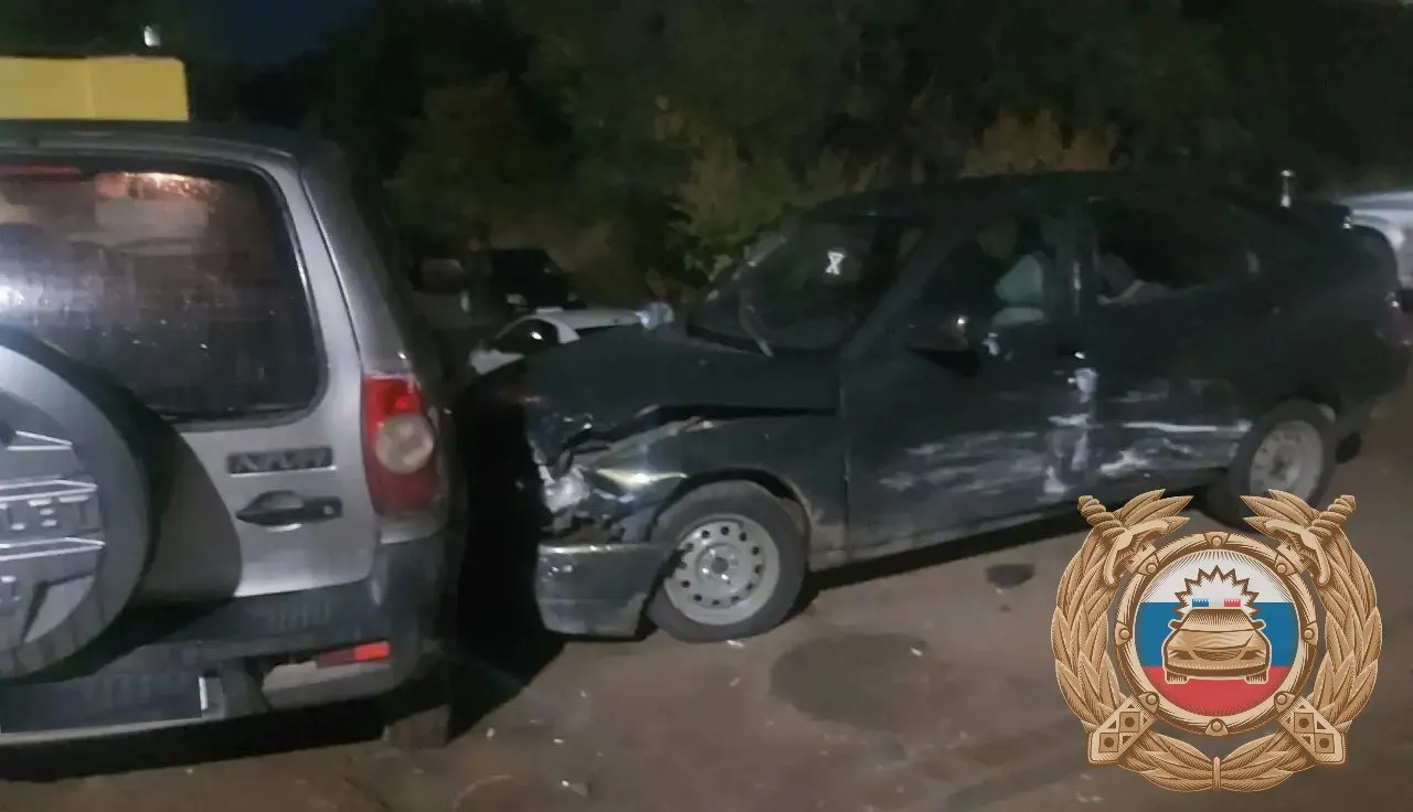 В Ленинском районе Саратовской области произошла автоавария с участием четырех автомобилей; пострадали пешеход и женщина-пассажир одного из авто. Инцидент произошел вечером; по данным ГИБДД.