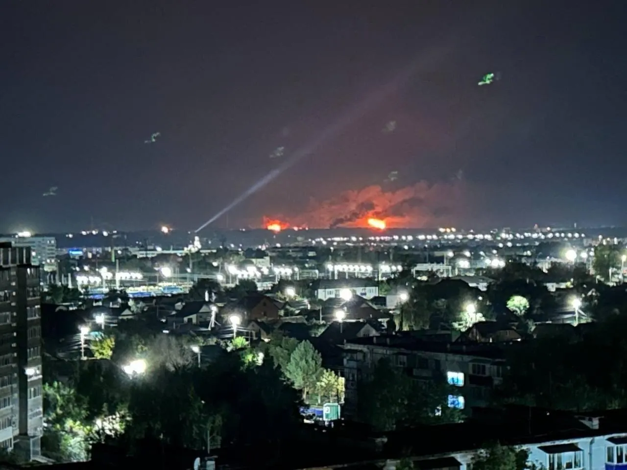 Пожары после падения беспилотников в Курской области и слухи о дрон-атаках в регионе; дела против Noize MC и новые экономические данные стран СНГ.