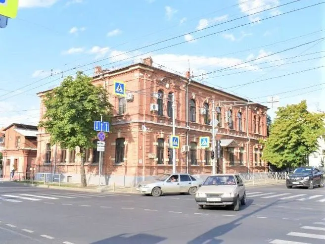 Здания конца XIX — начала XX века в центре Краснодара признаны памятниками истории и культуры и включены в государственную охрану; среди них дом на пересечении Октябрьской и Советской.