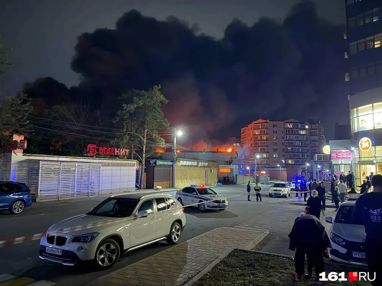 Местные жители сообщают о порывах ветра; в общедомовом чате рекомендовали эвакуироваться. Газ вернули, эвакуация пока не планируется.
