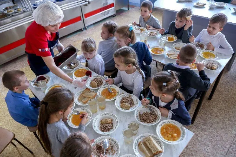Силовики разоблачили преступную схему по хищению продовольствия, предназначавшегося для муниципальных школ Краснодара; задержан подозреваемый, возбуждено уголовное дело.