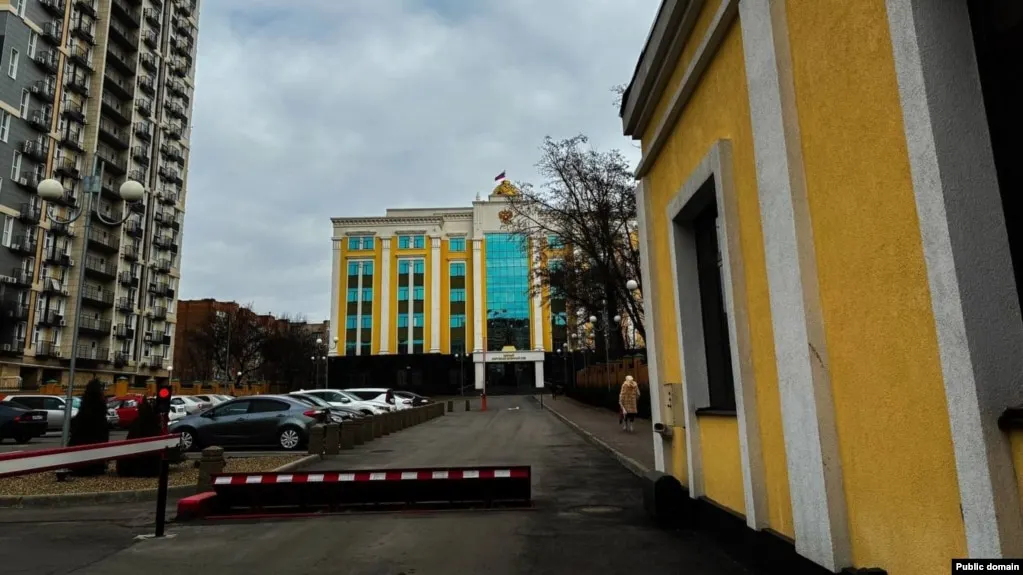 Южный окружной суд Ростова-на-Дону вынес несколько приговоров по делу о взрывах в Мелитополе и поджогах на территории аннексированного Крыма; обвиняемые получили сроки до пожизненного заключения.