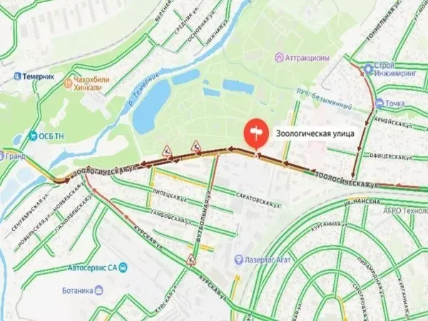 На Зоологической произошел прорыв трубы, движение перекрыто, образовались заторы. Водоснабжение частично нарушено в районах Военвед и Болгарстрой; точных сроков восстановления нет.