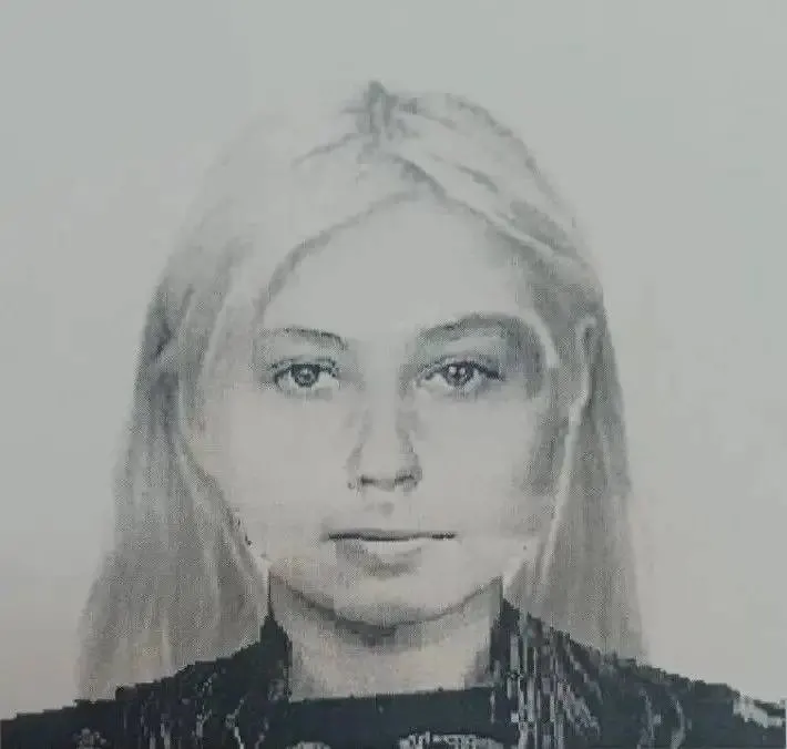 71-летняя жительница Темрюка поверила угрозам полицейских и сняла крупную сумму, которую передала курьеру мошенников; устанавливается личность подозреваемой.