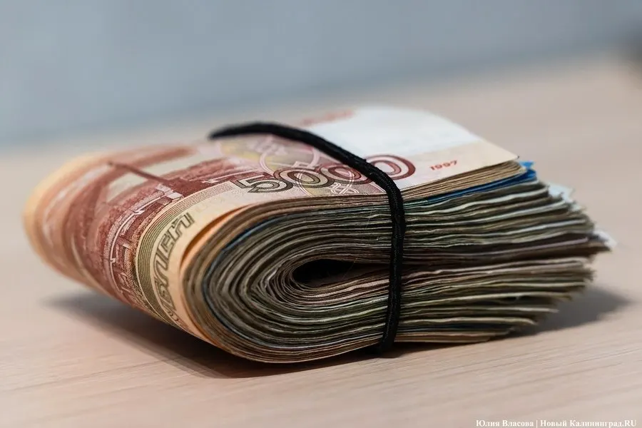 Объем кредитования физлиц в Калининградской области достиг 212,8 млрд рублей за год, а совокупный портфель — 263,4 млрд рублей; регулятор снизил ключевую ставку до 14%.