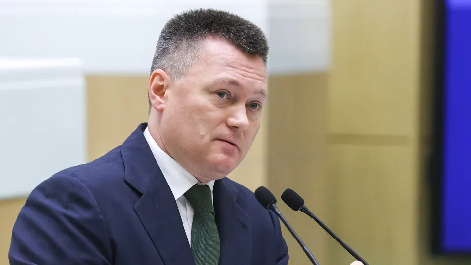Рассматриваются меры по поддержке китайского бизнеса и снижение китайских вложений в Россию на фоне военных и геополитических факторов.